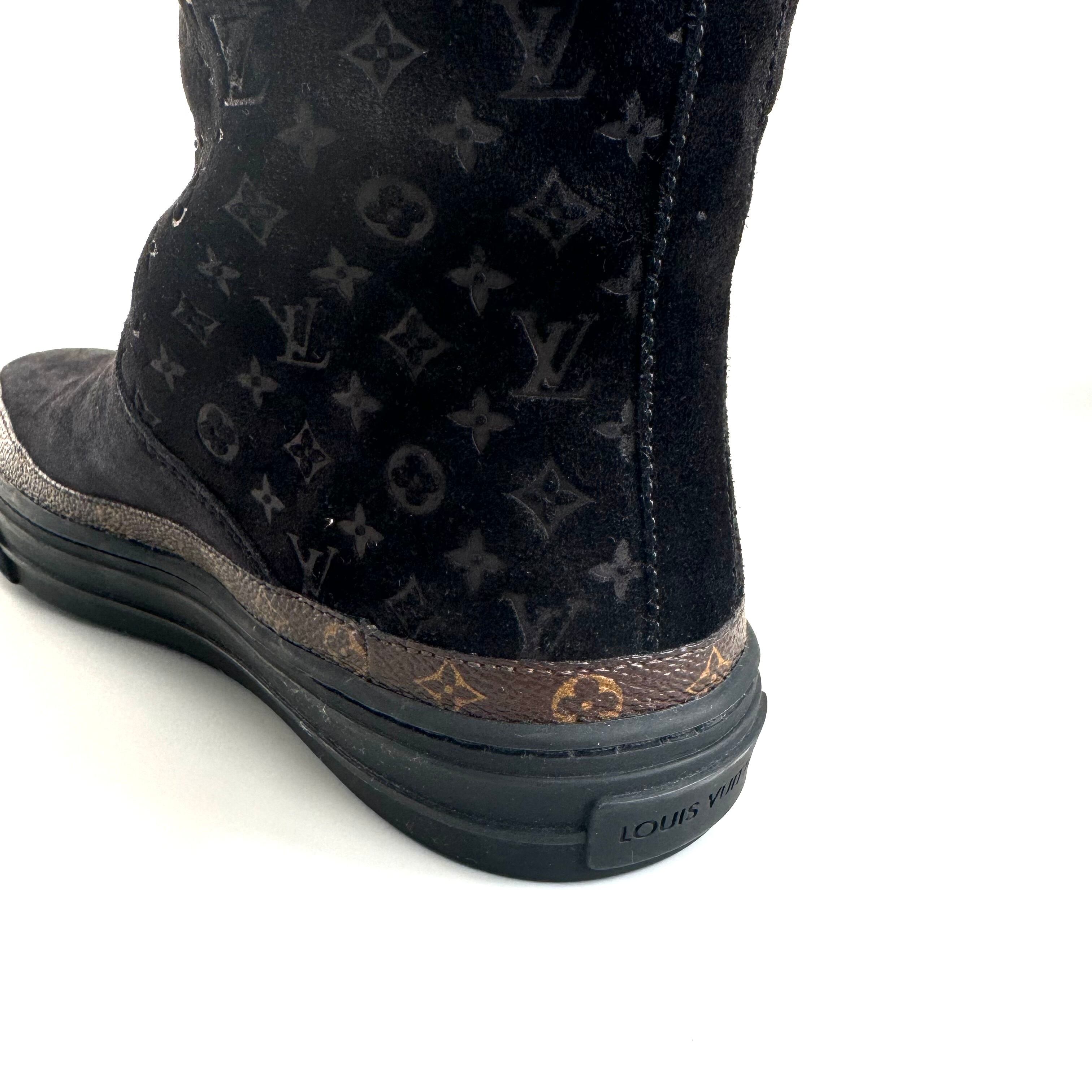 【ほぼ未使用】ルイヴィトン　ロングブーツ　ムートン　モノグラム　スエード　ダークブラウン　23.5cm