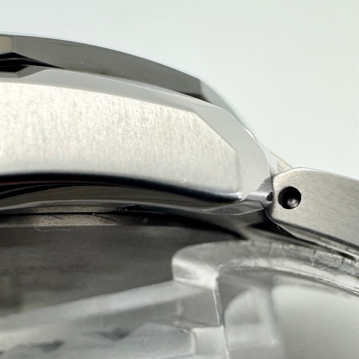 【美品】腕時計 メンズ シチズン アテッサ AT9096-57E H820-T023070 電波ソーラー エコドライブ デイト表示 黒 チタニウム 10気圧防水