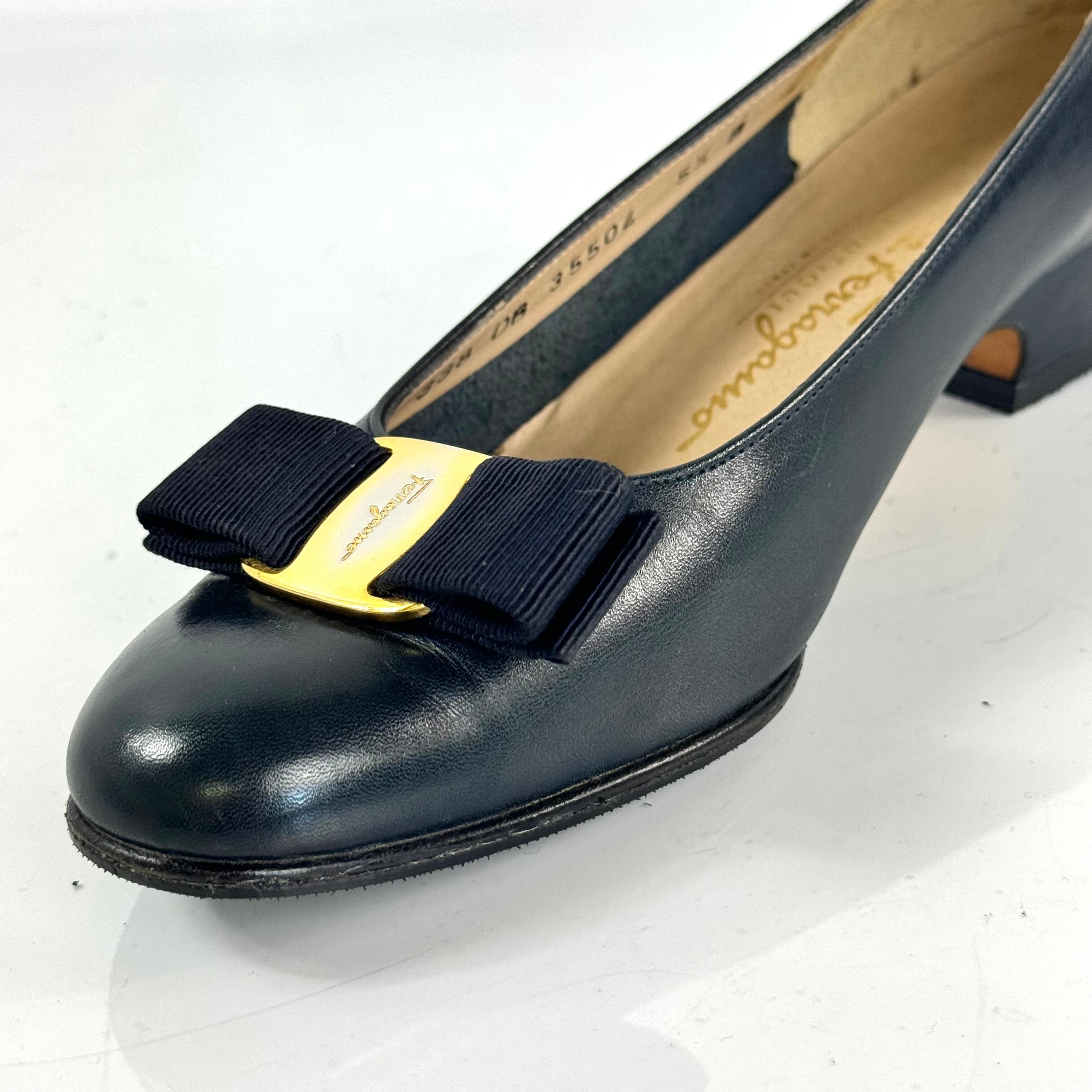 サルヴァトーレフェラガモ　パンプス　ヴァラリボン　カーフレザー　5 1/2 B　23cm 黒