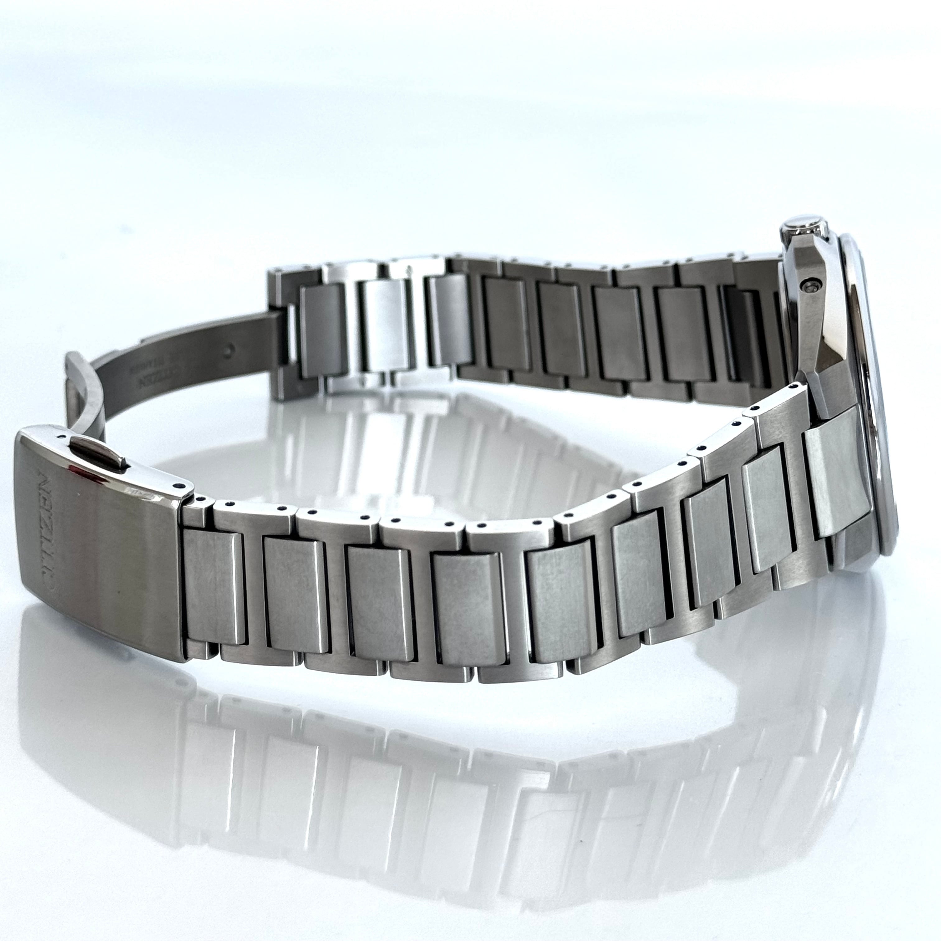 【美品】シチズン　アテッサ　AT6050-54E 　H100-R007556　電波ソーラー　黒　デイデイト　チタニウム