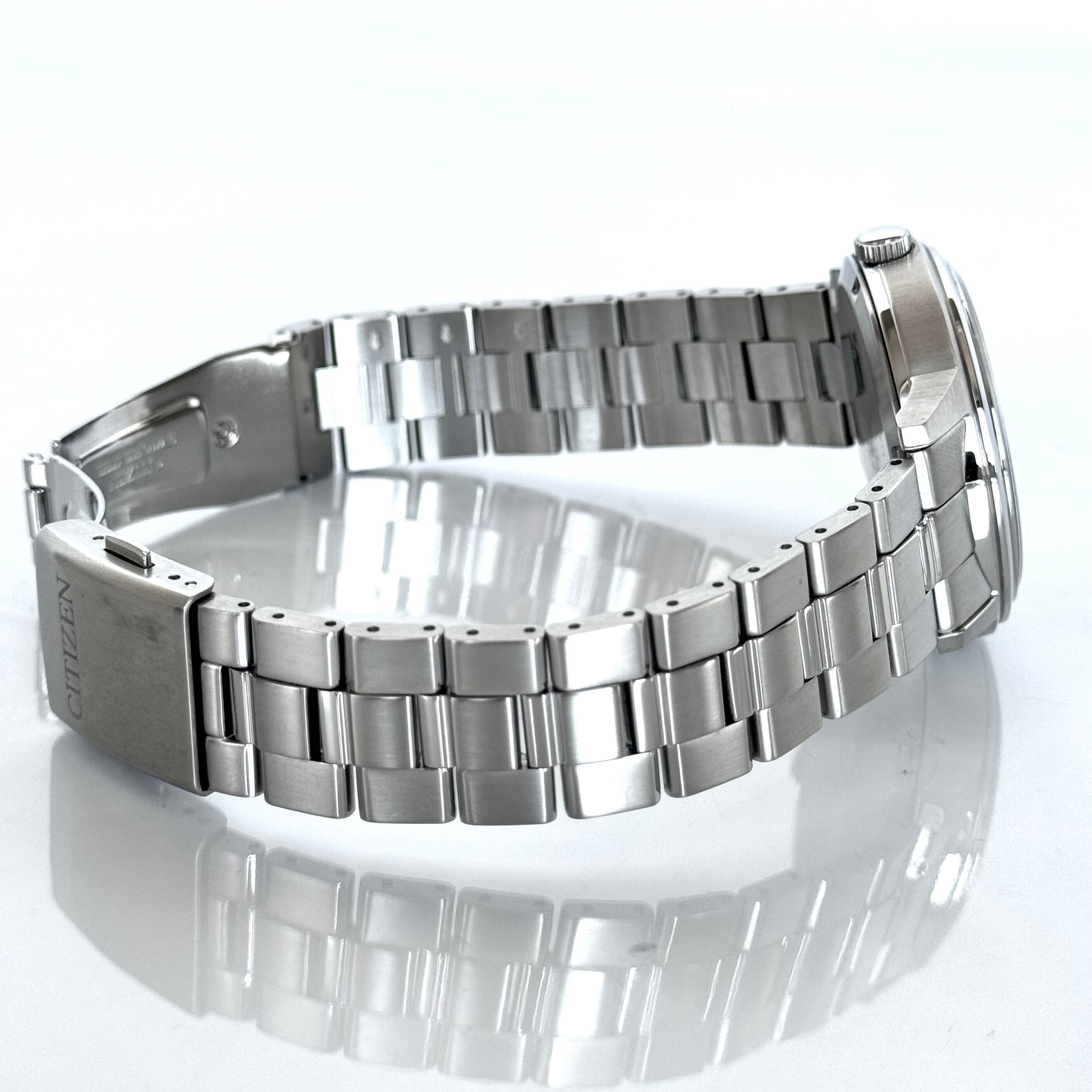 【美品】シチズン　シチズンコレクション　BU4030?91E　ソーラー　マルチカレンダー　黒