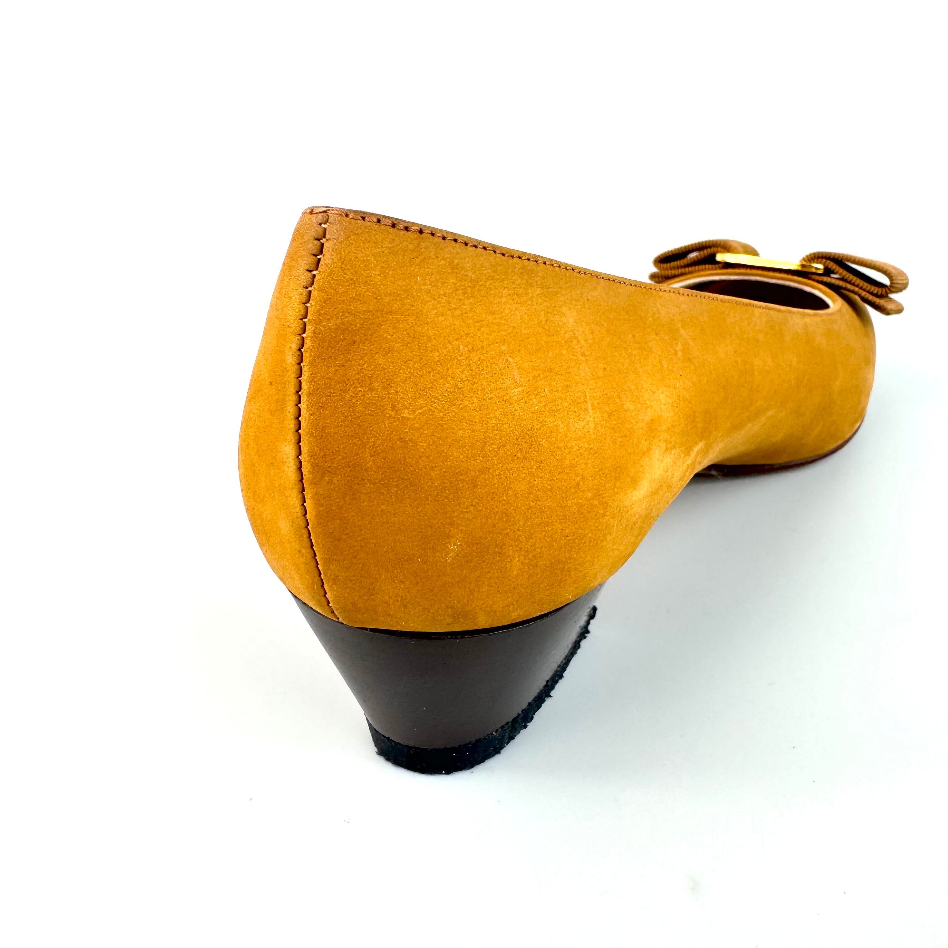 【美品】サルヴァトーレフェラガモ　パンプス　ヴァラリボン　アーモンドトゥ　ライトブラウン　24cm