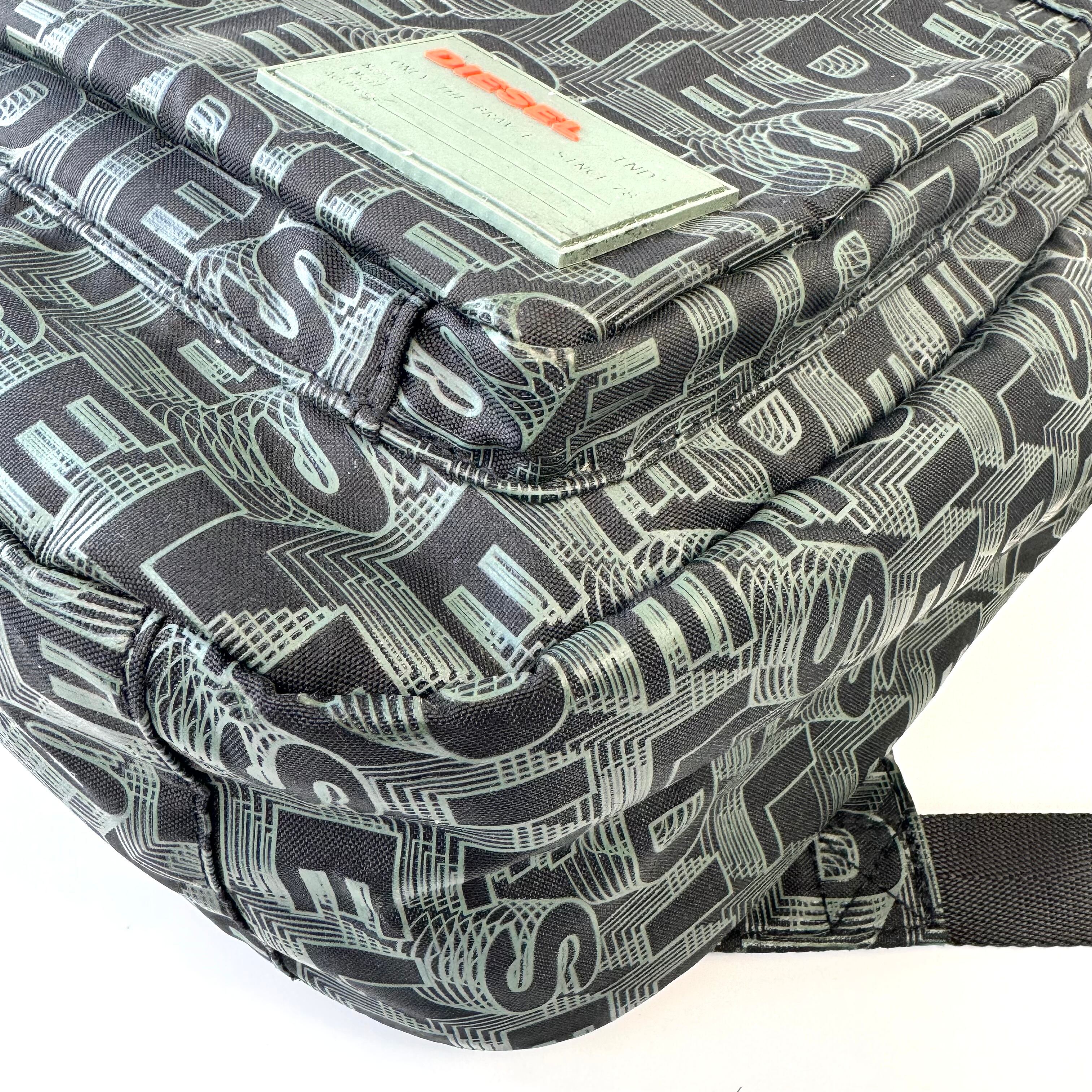 【美品】ディーゼル　リュック　バックパック　モノグラム　ロゴ　カーキー　ネオンオレンジ　緑