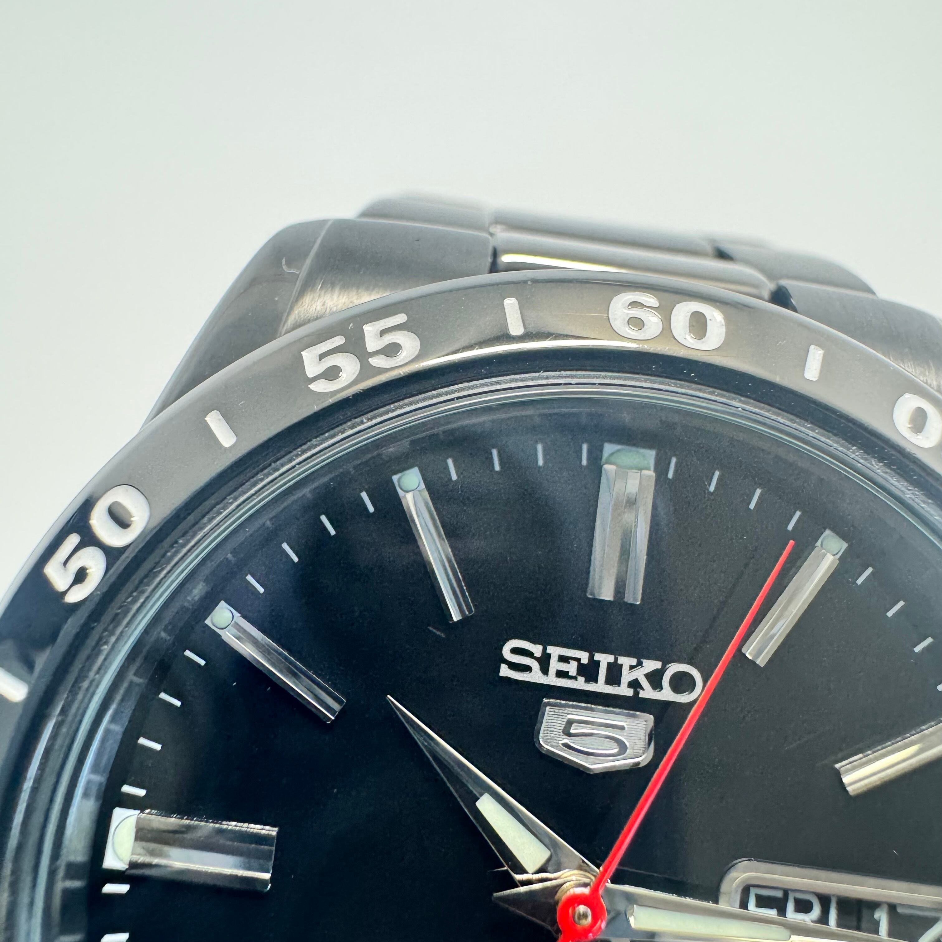 セイコー　セイコーファイブ　セイコー5　SNKE03K1　7S26-02T0　自動巻　黒　裏スケ　デイデイト（スペイン語・英語）　海外モデル