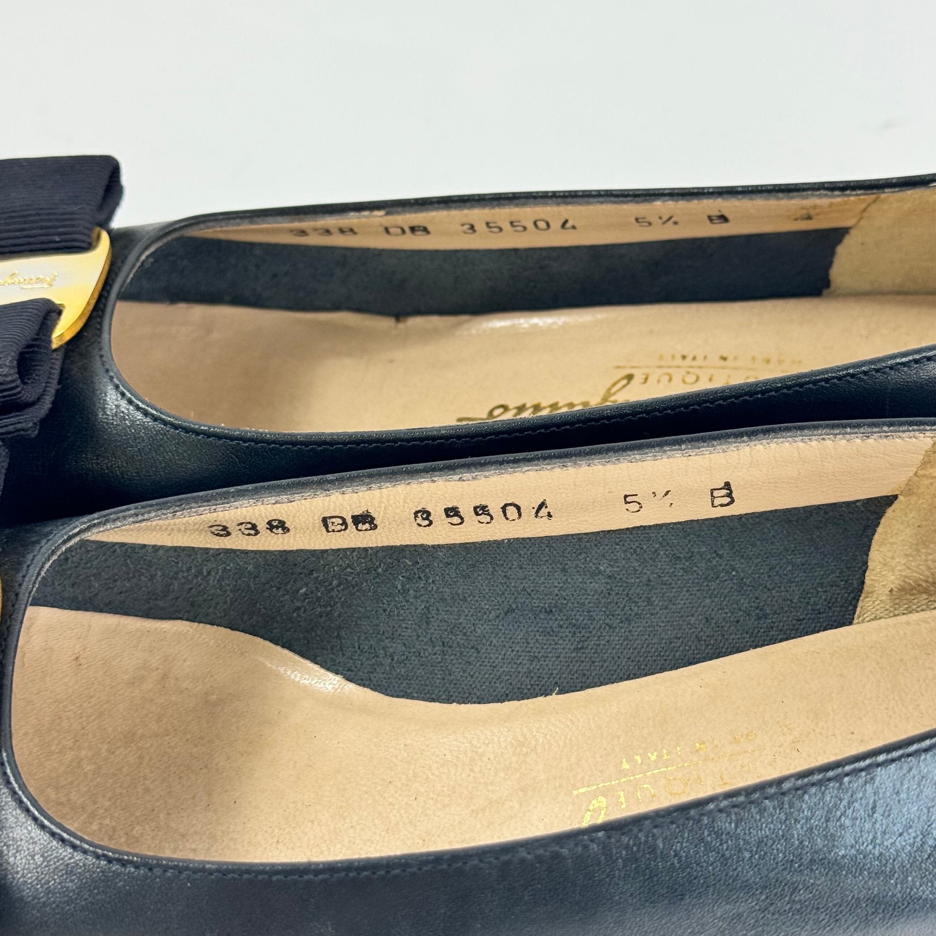 サルヴァトーレフェラガモ　パンプス　ヴァラリボン　カーフレザー　5 1/2 B　23cm 黒