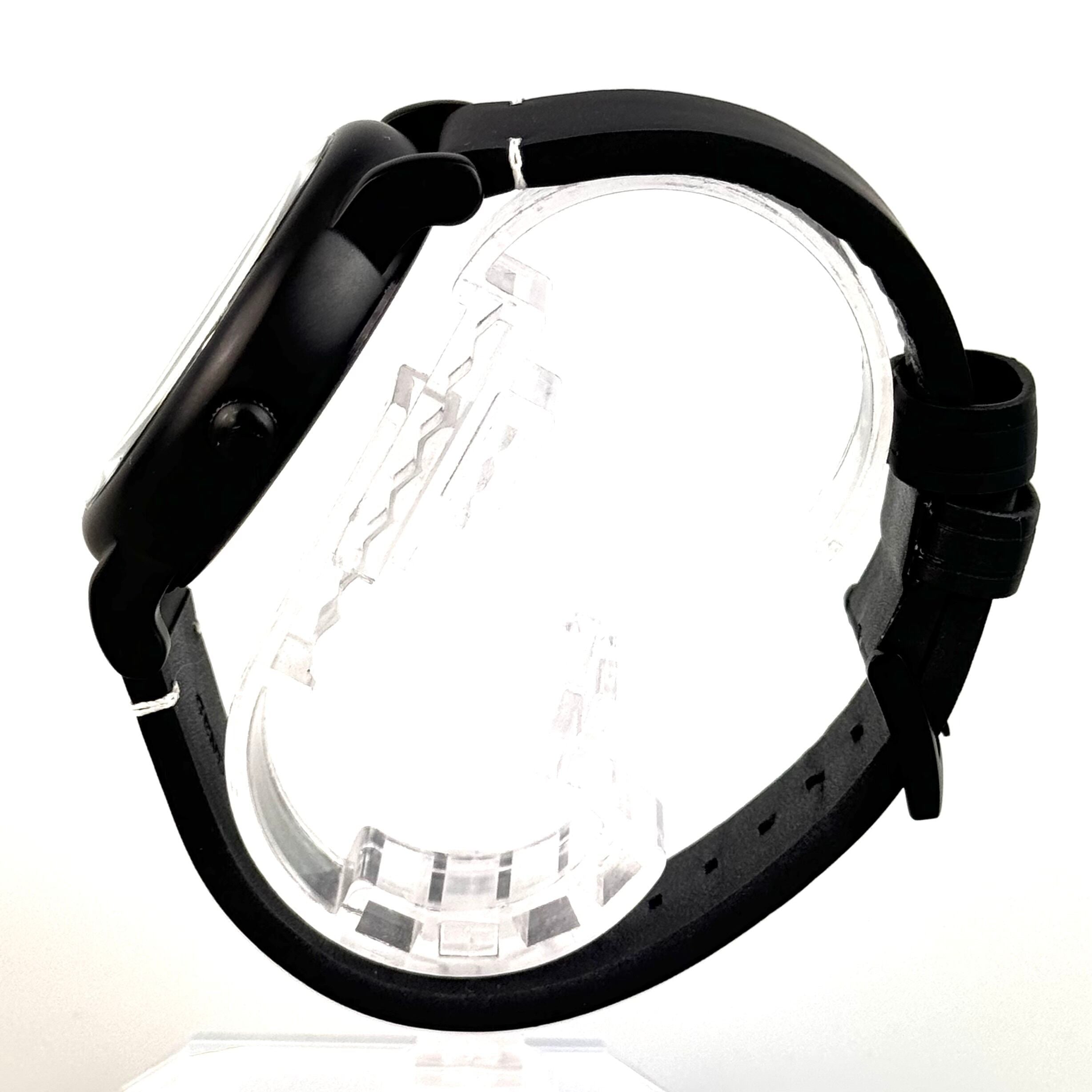 【美品】エンポリオアルマーニ　EMPORIO ARMANI　AR-11136　クォーツ　白　デイト表示　革ベルト