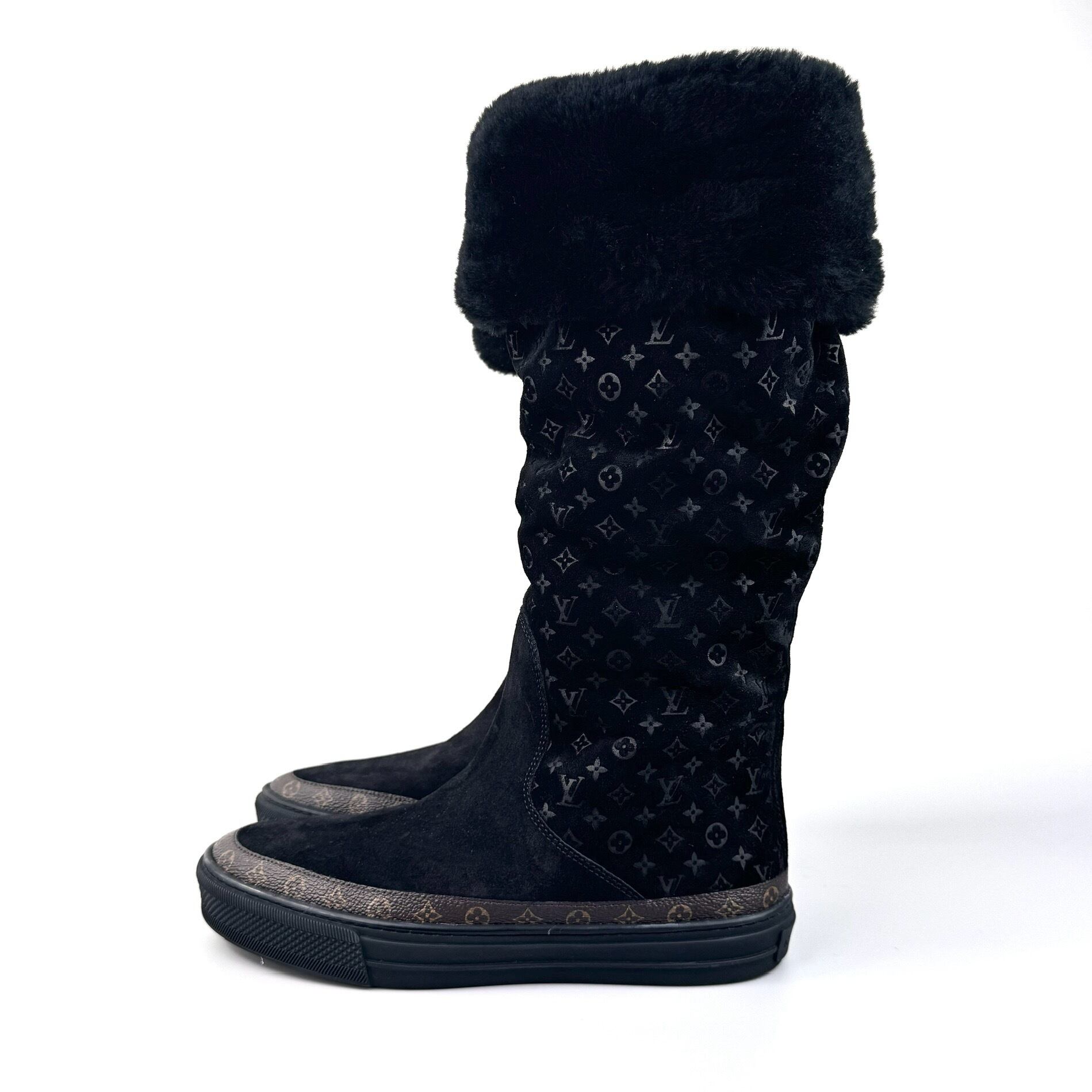 【ほぼ未使用】ルイヴィトン　ロングブーツ　ムートン　モノグラム　スエード　ダークブラウン　23.5cm