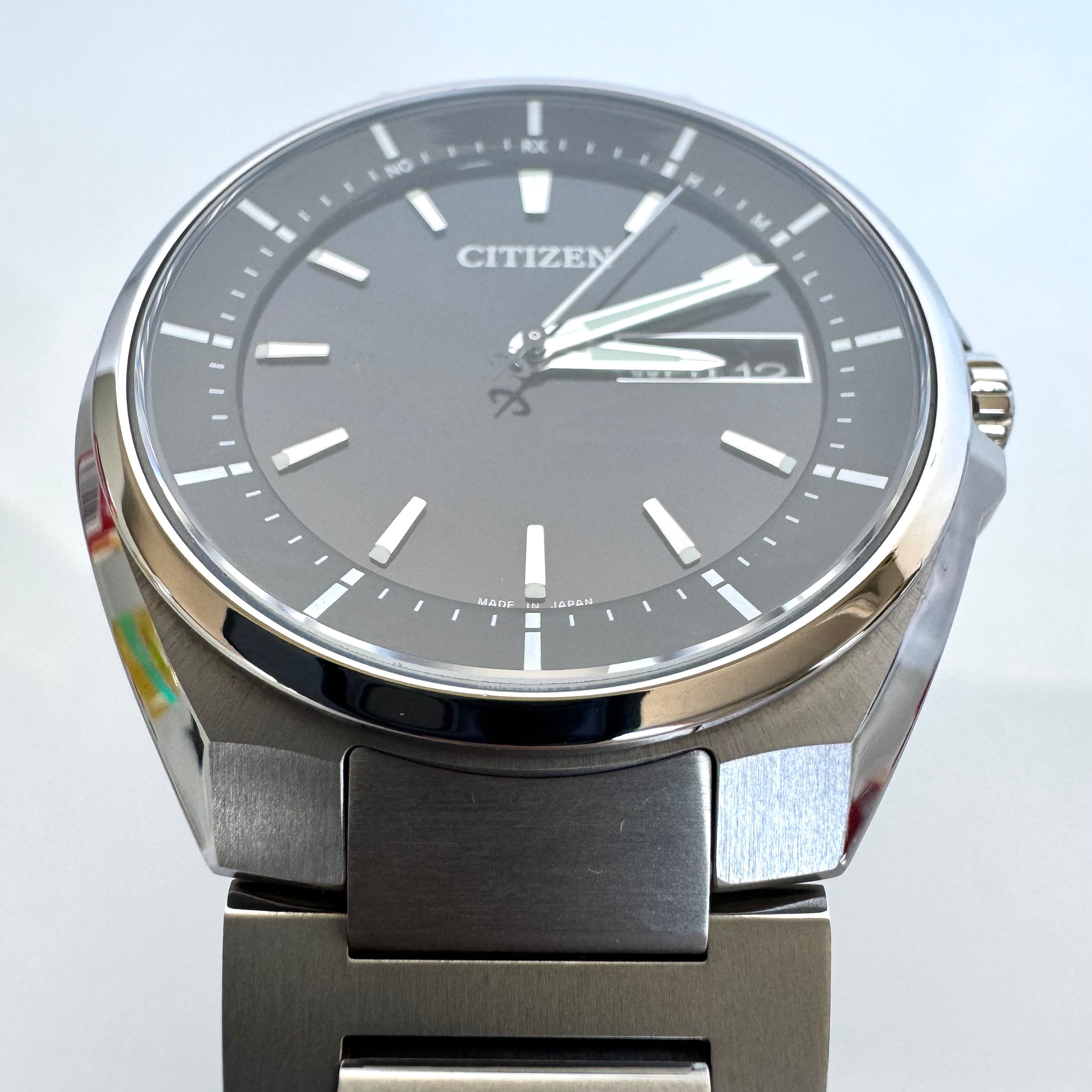 【美品】シチズン　アテッサ　AT6050-54E 　H100-R007556　電波ソーラー　黒　デイデイト　チタニウム