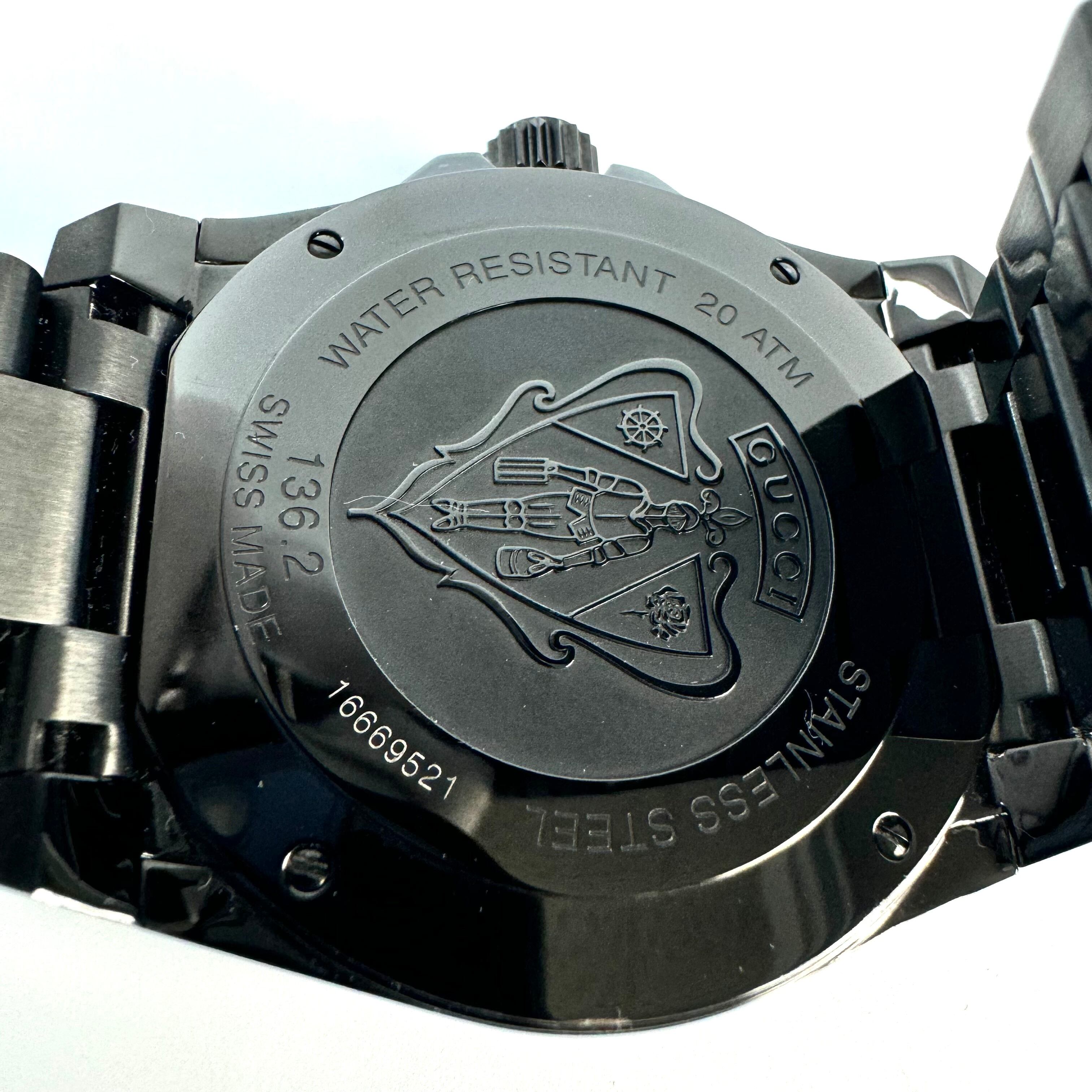 【美品】グッチ　GUCCI　ダイヴ 　YA136213　136.2　クォーツ　黒　デイト表示