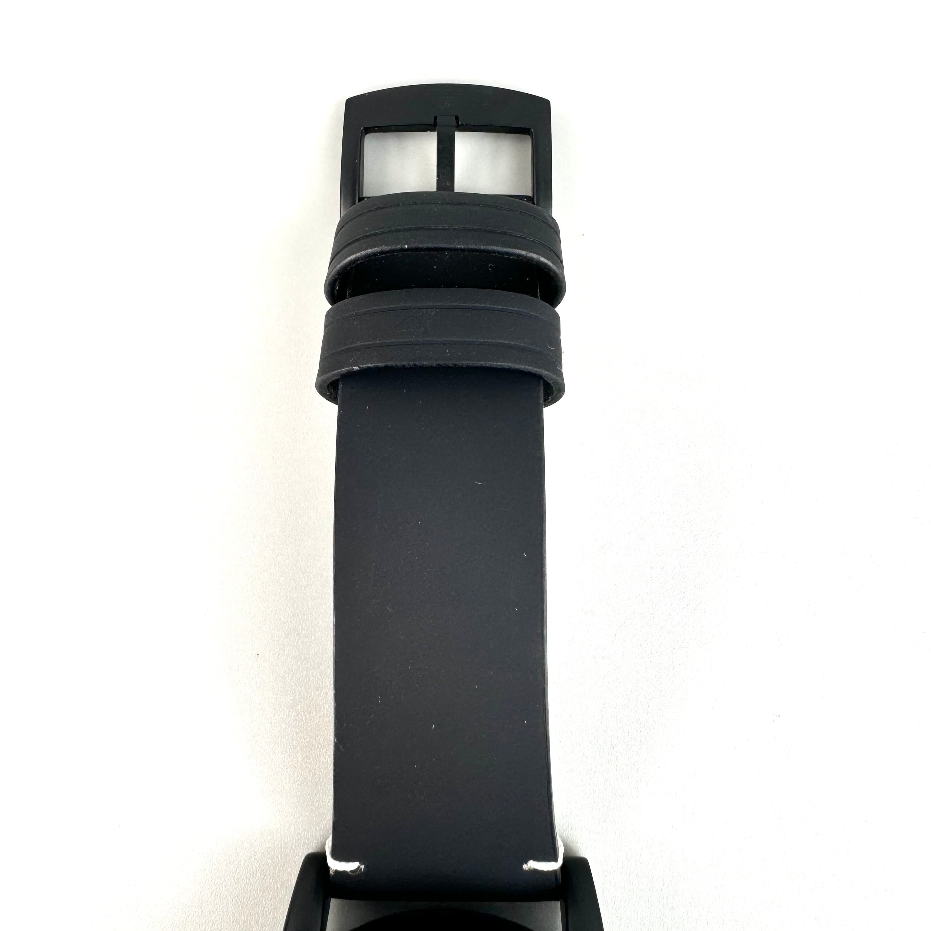 【美品】エンポリオアルマーニ　EMPORIO ARMANI　AR-11136　クォーツ　白　デイト表示　革ベルト