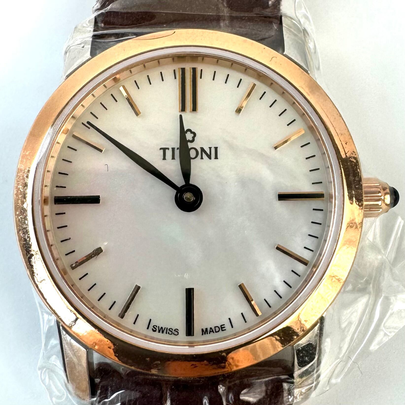 【未使用】チトニ　TITONI　TQ 42918　SRGST−587　スレンダーライン　クォーツ　シェル　2針　革ベルト　レディース