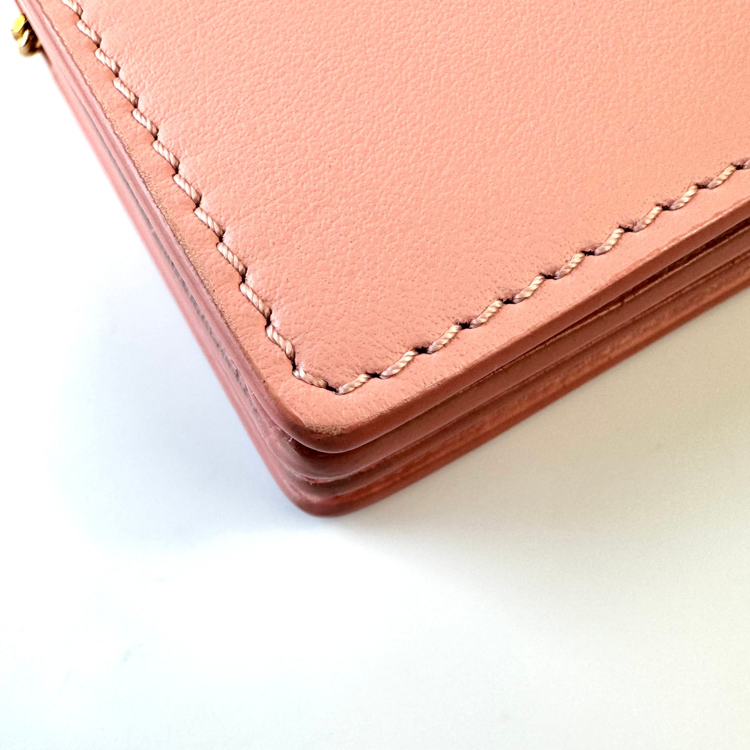 【美品】バーバリー　チェーンウォレット　コインケース　カードケース　TBロゴ　斜め掛け　二つ折り　80316271　ブラッシュピンク