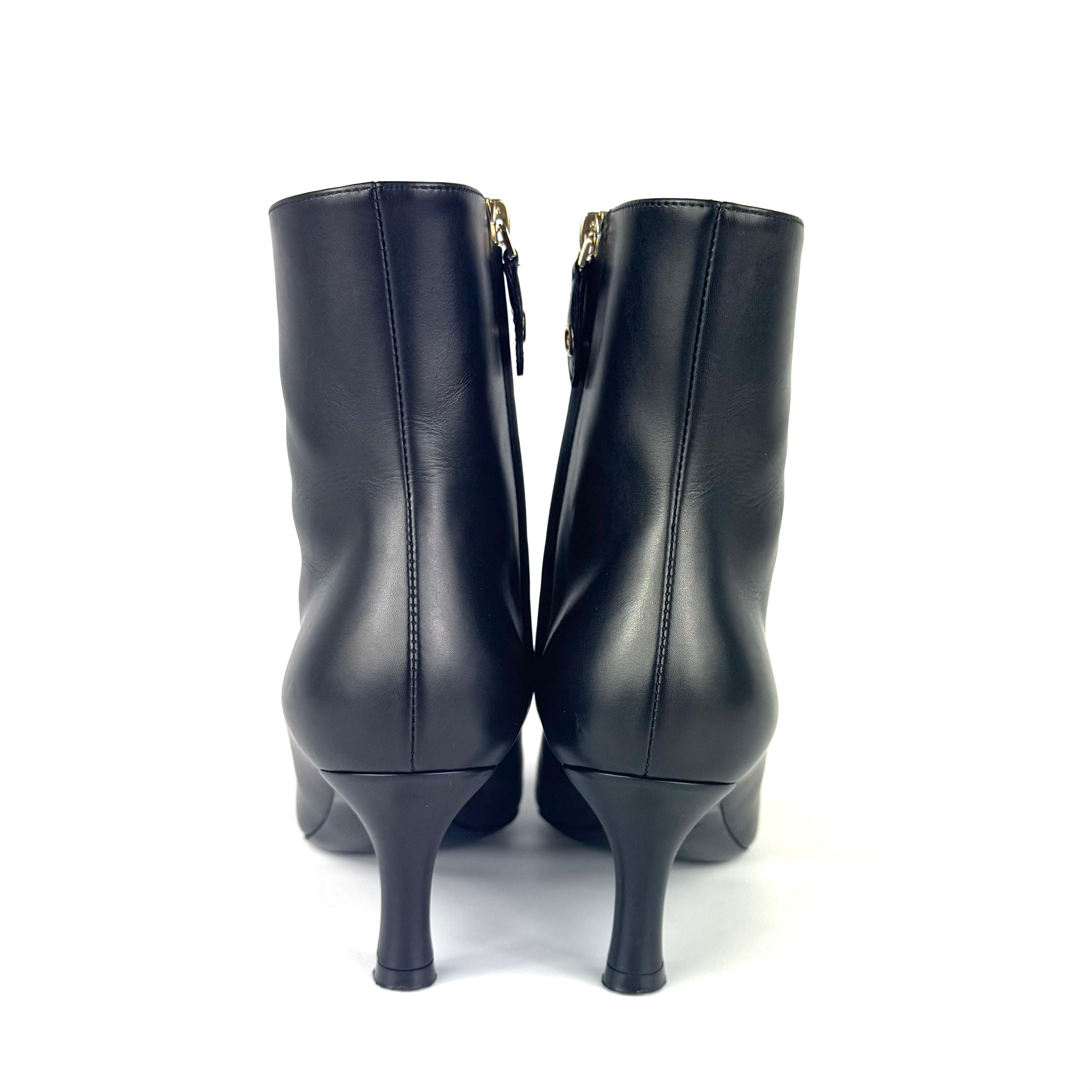 ルイヴィトン　LOUIS VUITTON　ロータリーライン　22年　MA0262　ショートブーツ　LVサークルロゴ　レザー　黒　37　日本サイズ約24cm