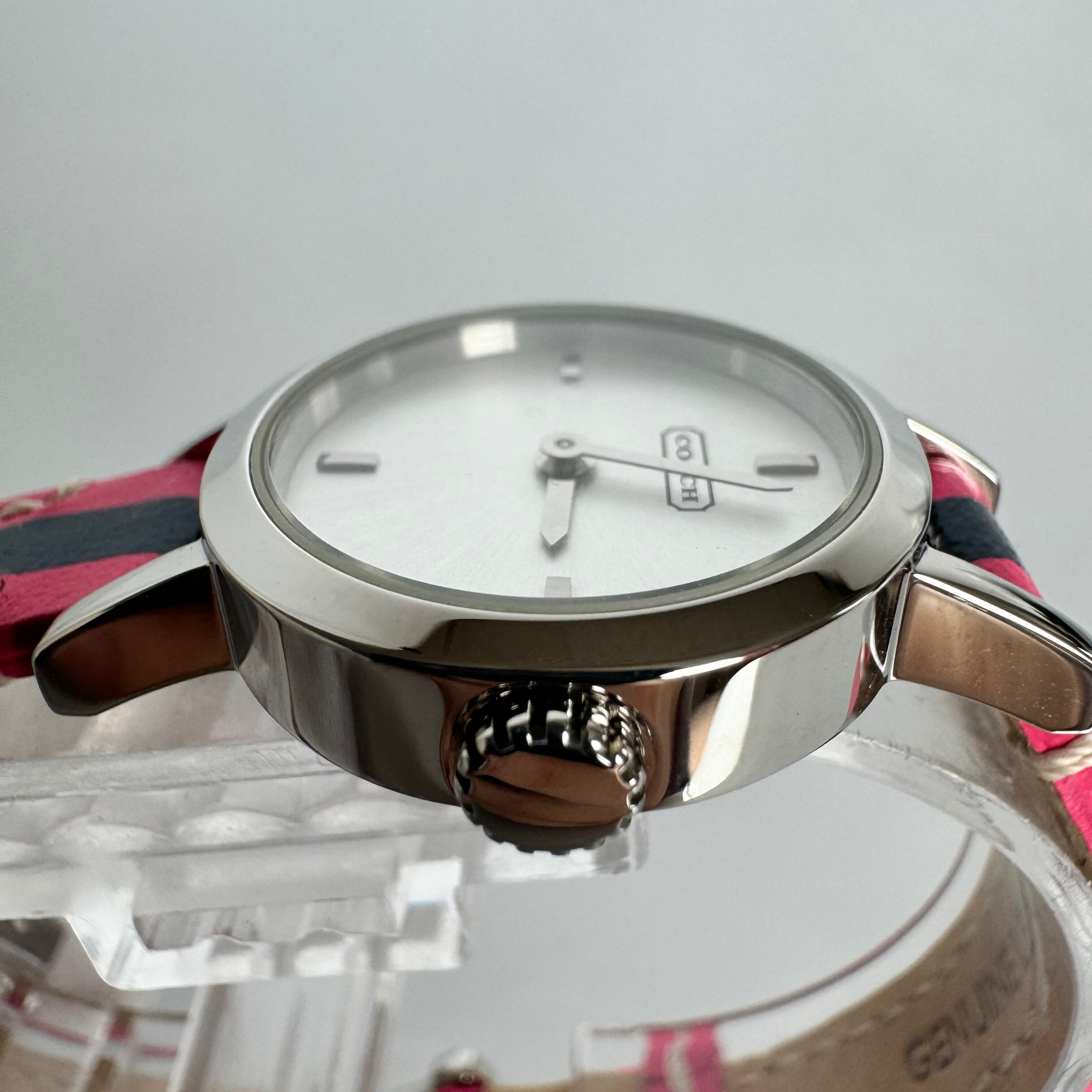 【ほぼ未使用】コーチ　ニューステューディオ　CA.65.7.14.0622　クォーツ　2針　シルバー　革ベルト　レディース