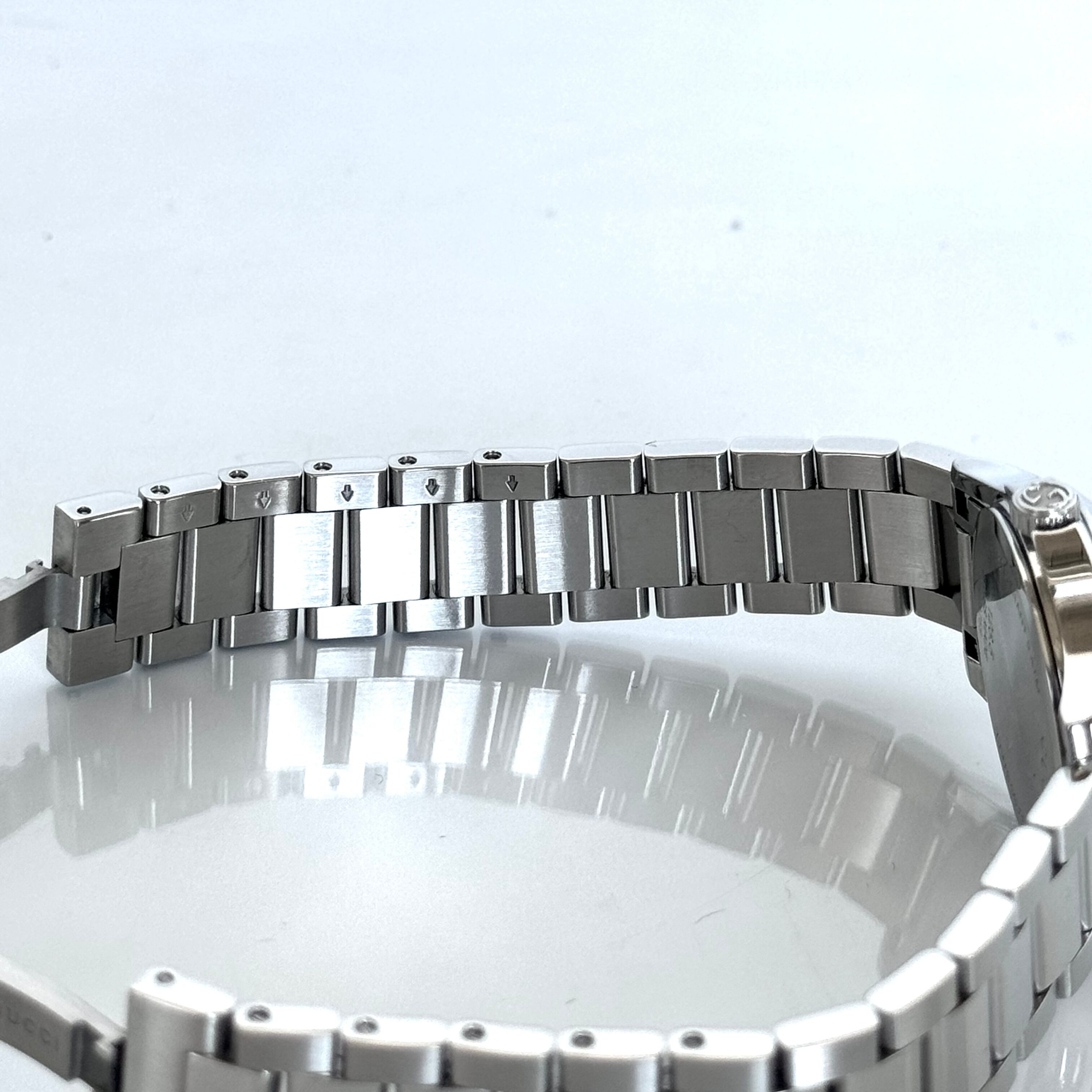 グッチ　Gタイムレス　YA126551　126.5　クォーツ　デイト表示　シルバー　レディース