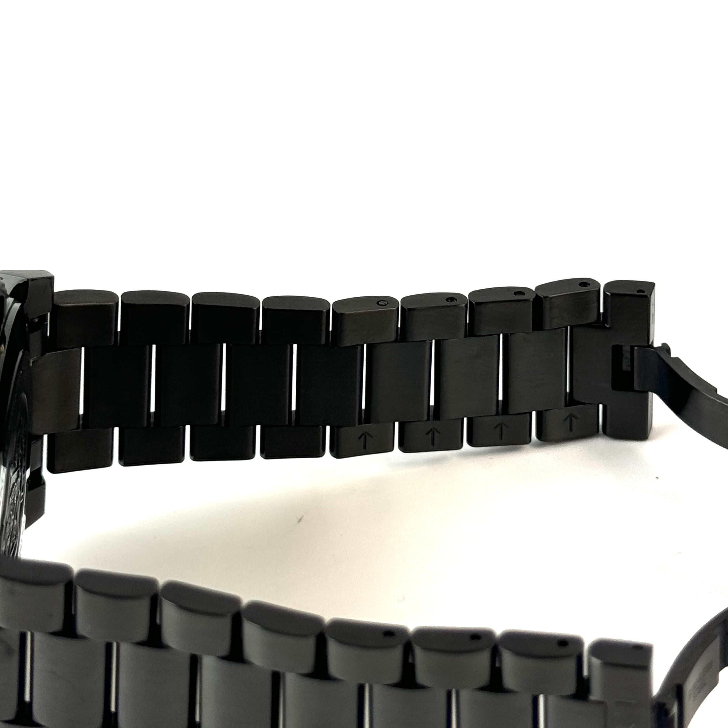 【美品】グッチ　GUCCI　ダイヴ 　YA136213　136.2　クォーツ　黒　デイト表示