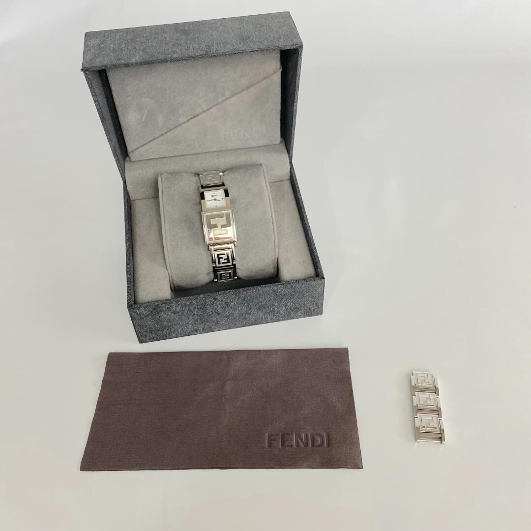 フェンディ 5500L オロロジ シークレット　2タイムゾーン QZ 2針 白黒