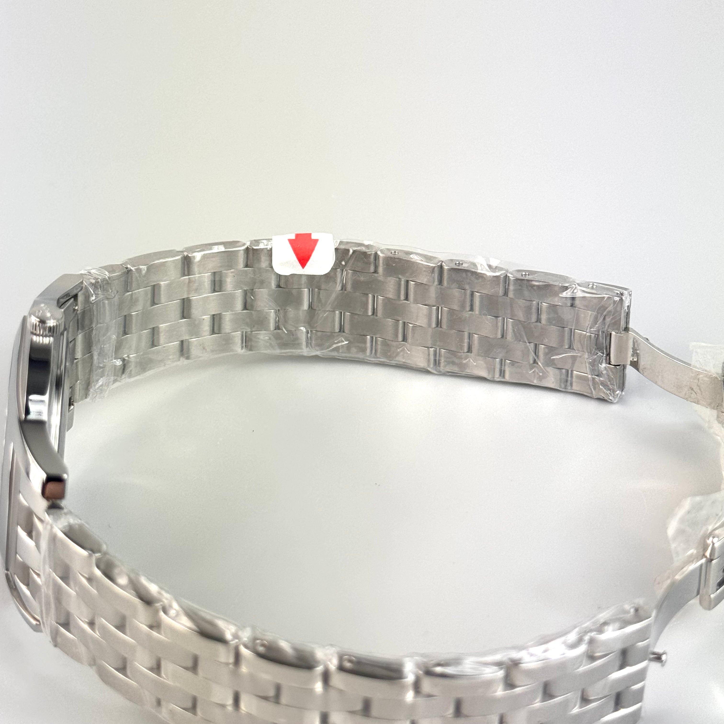 【未使用】グッチ　GUCCI　Gクラス　5500XL　YA055211　クォーツ　黒　デイト表示