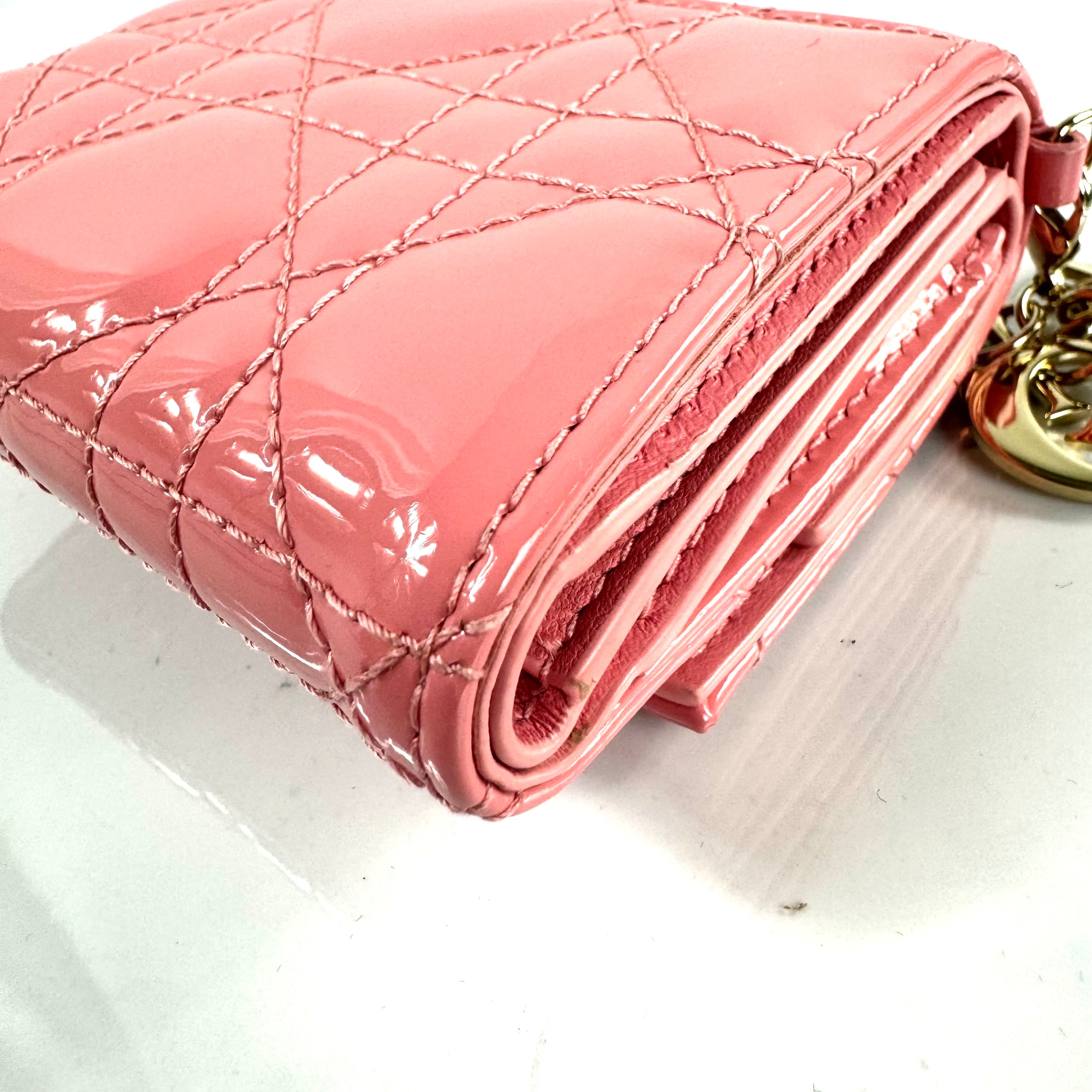 クリスチャンディオール　レディディオール　Christian Dior　ロータスウォレット　ピンク　エナメル　コンパクトウォレット