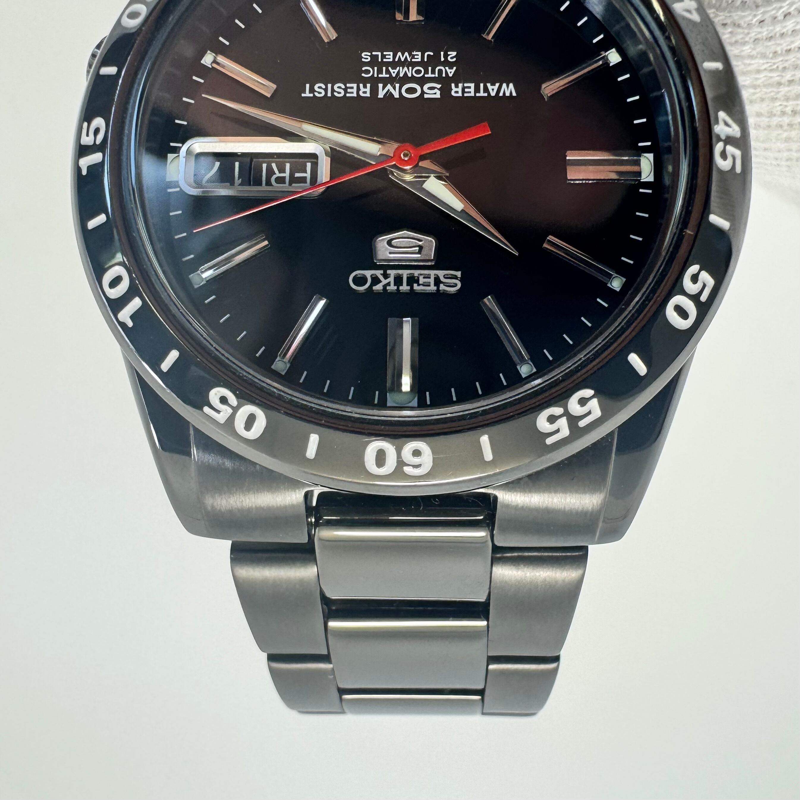 セイコー　セイコーファイブ　セイコー5　SNKE03K1　7S26-02T0　自動巻　黒　裏スケ　デイデイト（スペイン語・英語）　海外モデル