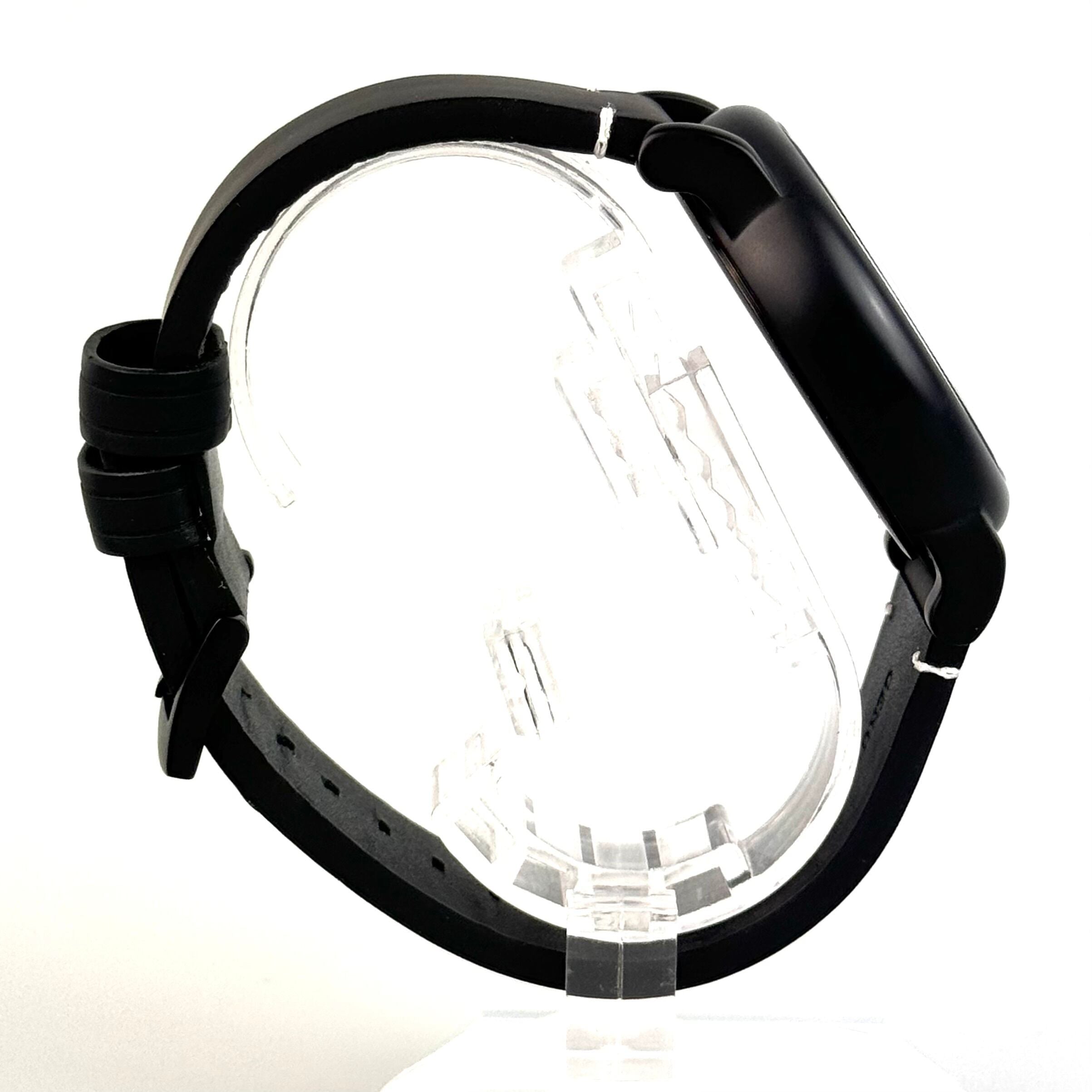 【美品】エンポリオアルマーニ　EMPORIO ARMANI　AR-11136　クォーツ　白　デイト表示　革ベルト