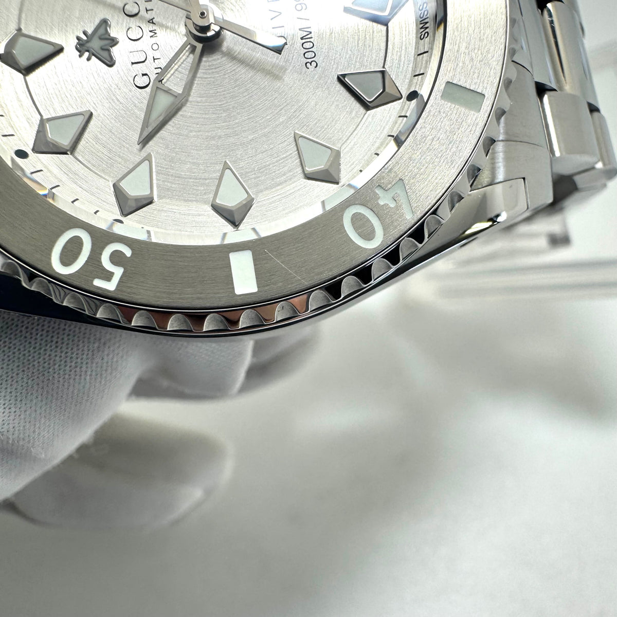 【美品】腕時計 メンズ グッチ GUCCI ダイブ DIVE YA136354 自動巻 シルバー 300m防水