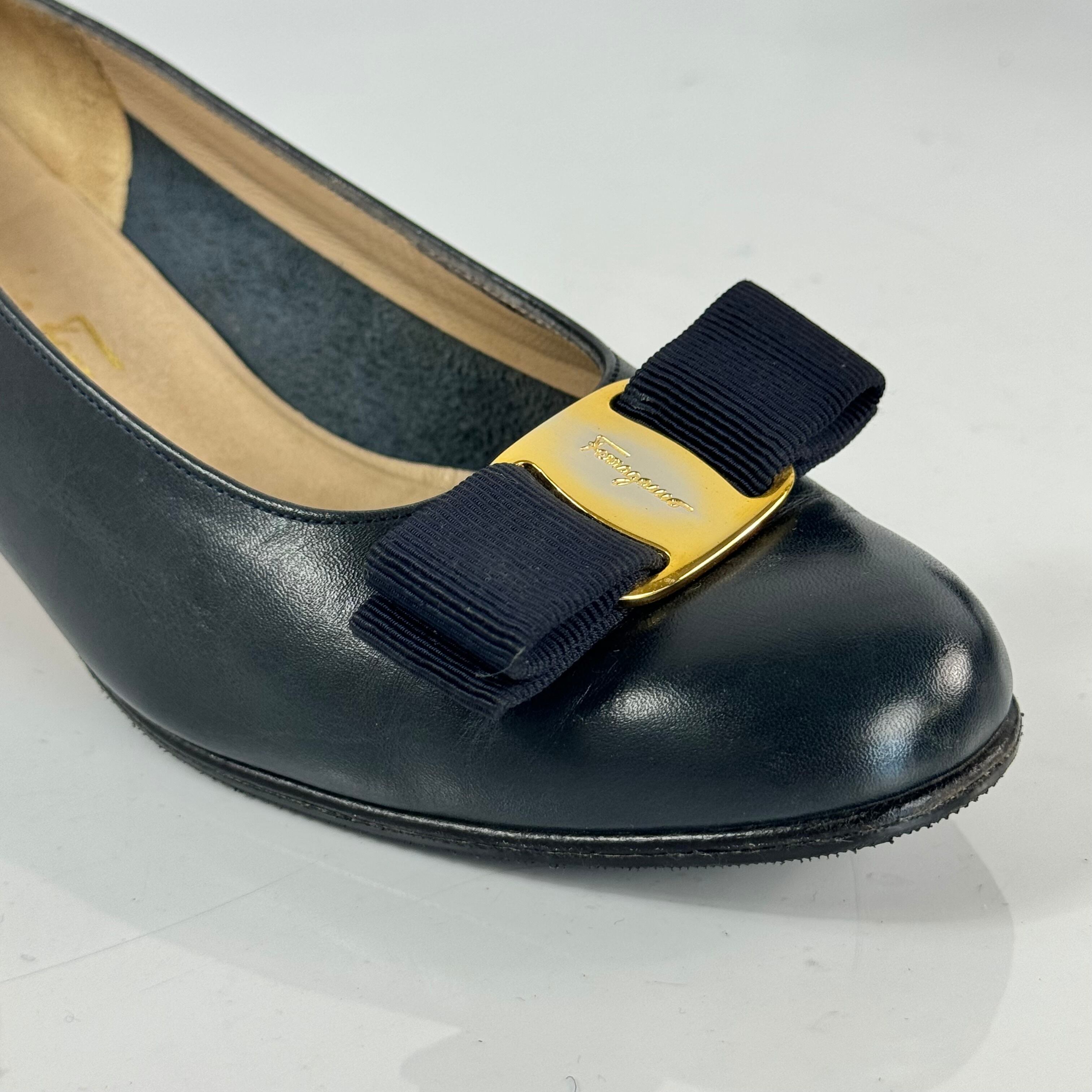 サルヴァトーレフェラガモ　パンプス　ヴァラリボン　カーフレザー　5 1/2 B　23cm 黒