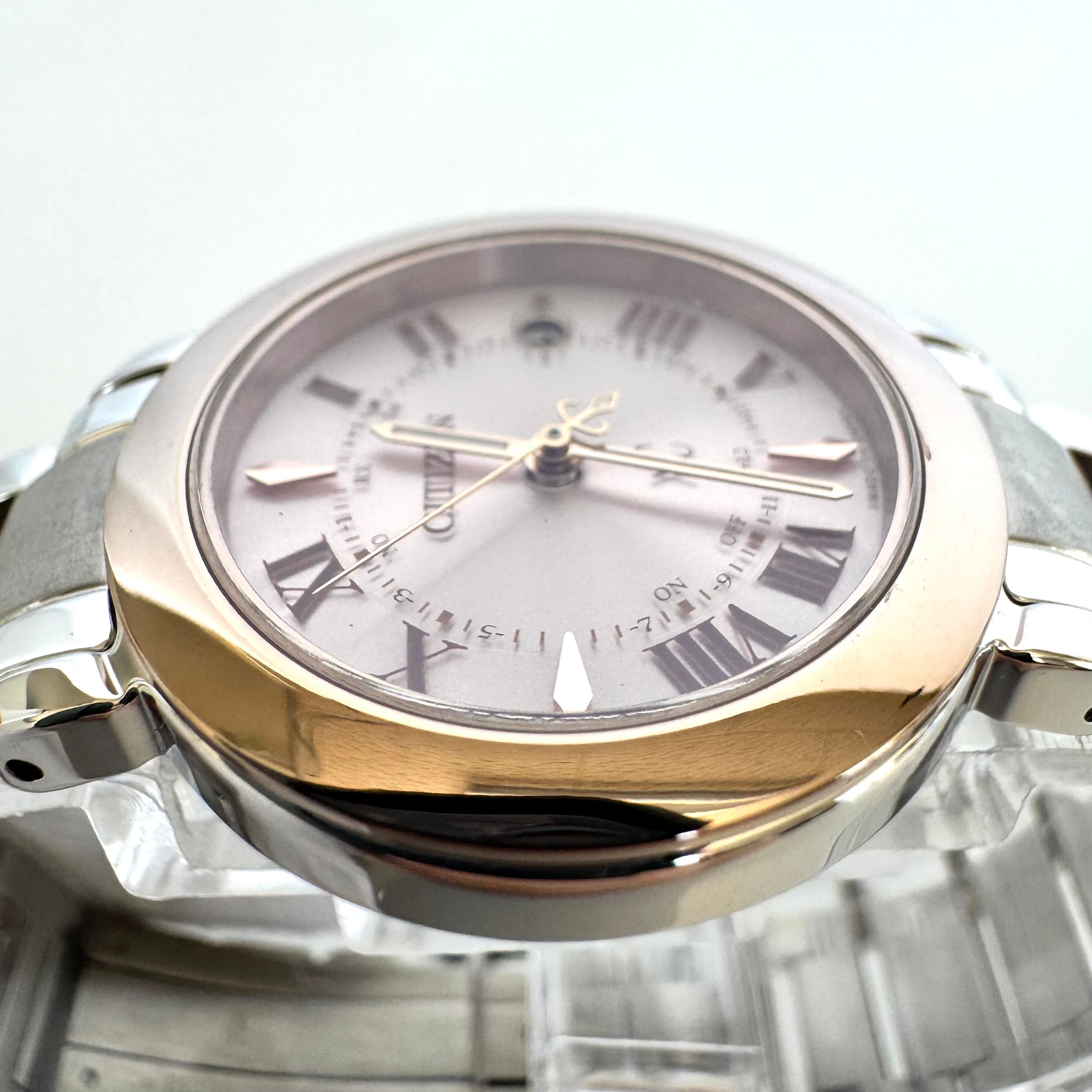 【美品】シチズン　クロスシー　hikari collection　ES9445?57W 　H060-T025722　電波ソーラー　チタン　サクラピンク　レディース　ローマ数字　デイト表示