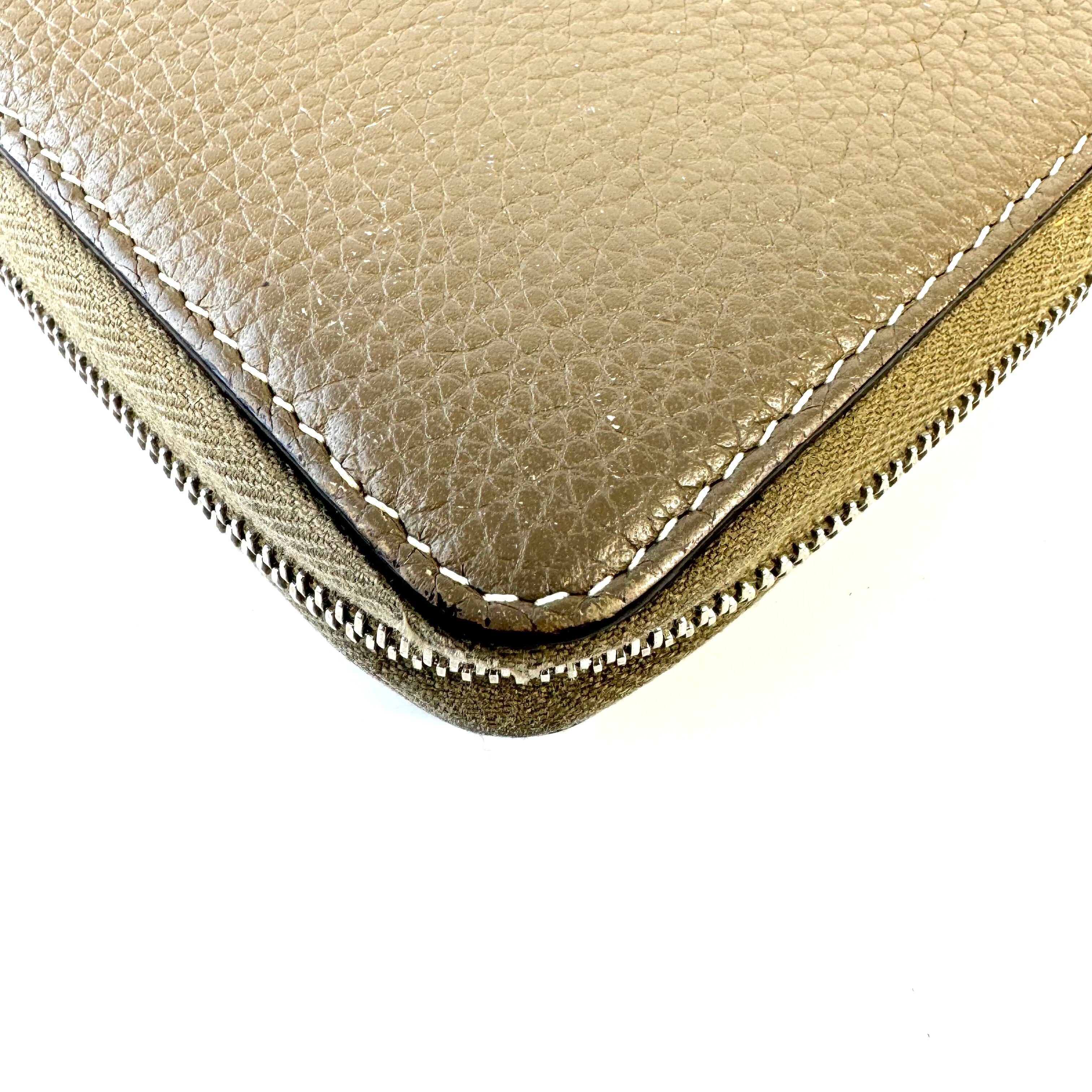 セリーヌ　長財布　ラウンドファスナー　レザー　グレージュ