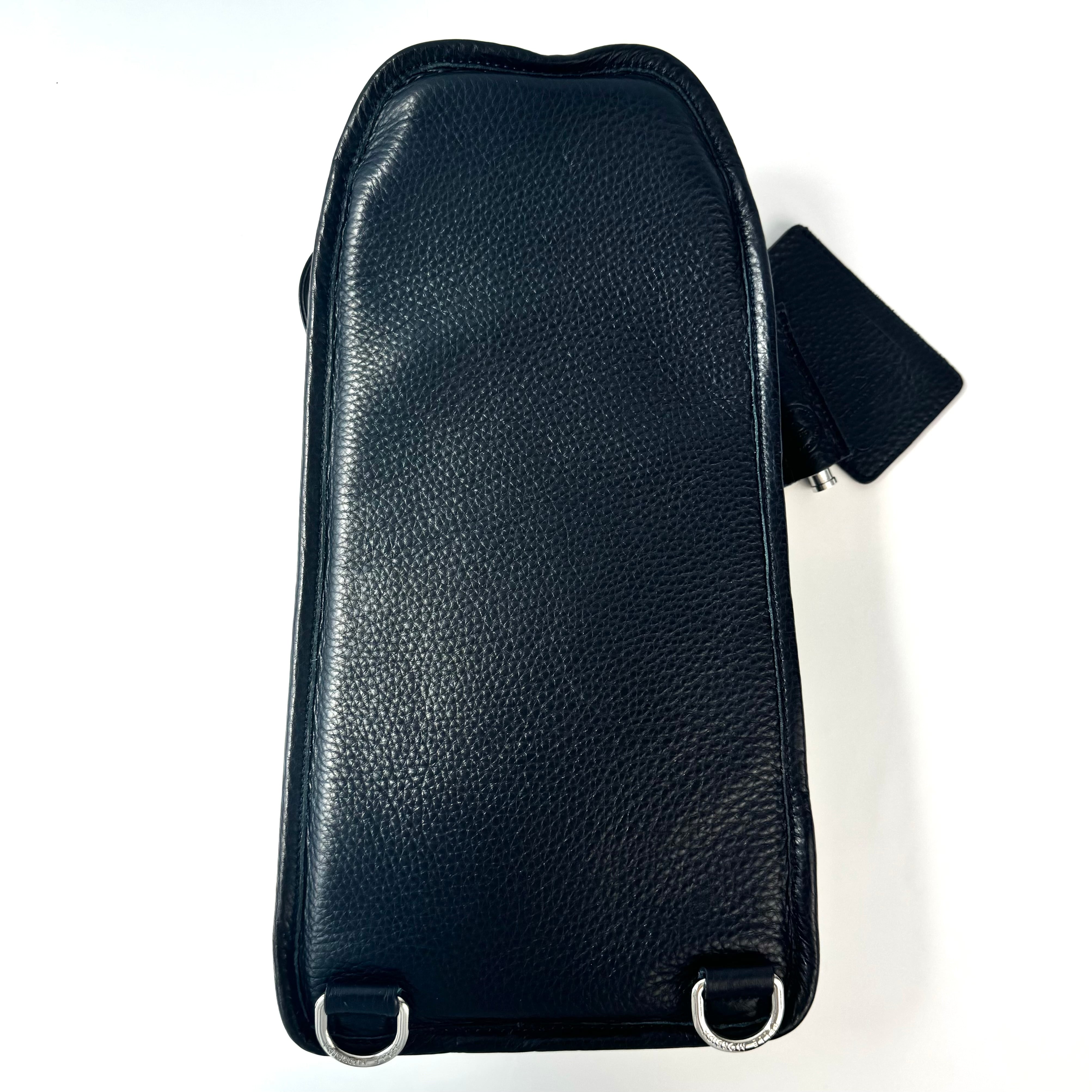 【美品】ペッレモルビダ　Maiden Voyage　メイデンヴォヤージュ　縦型ショルダーバッグ　MB032A 　レザー　ネイビー